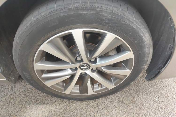 Used Lexus ES 2020 200 Excellence Edition Right Front Wheel Hub