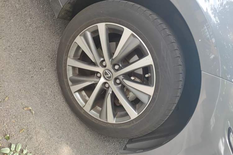 Used Lexus ES 2020 200 Excellence Edition Right Front Wheel Hub