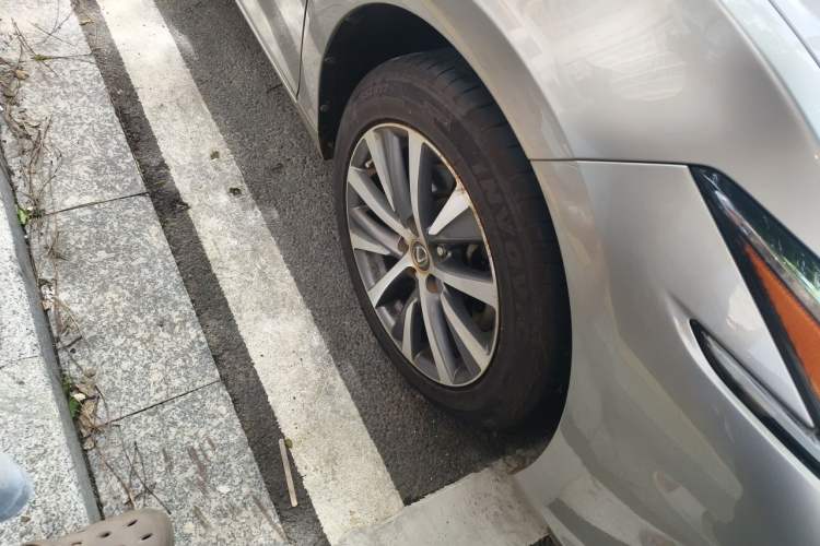 Used Lexus ES 2020 200 Excellence Edition Right Front Wheel Hub