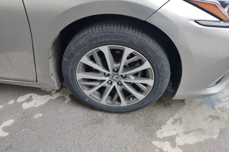 Used Lexus ES 2020 200 Excellence Edition Right Front Wheel Hub