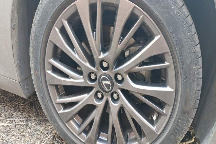 Used Lexus ES 2020 260 F SPORT Right Front Wheel Hub