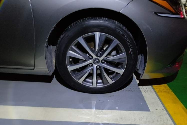 Used Lexus ES 2020 300h Premier Edition Right Front Wheel Hub