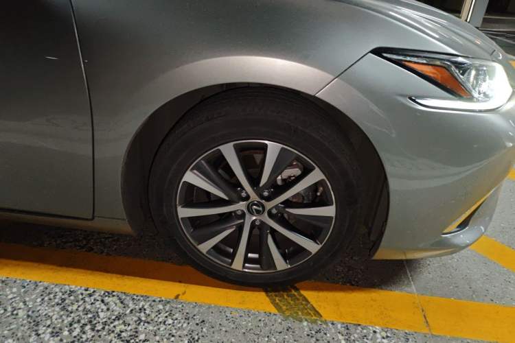 Used Lexus ES 2020 300h Premier Edition Right Front Wheel Hub