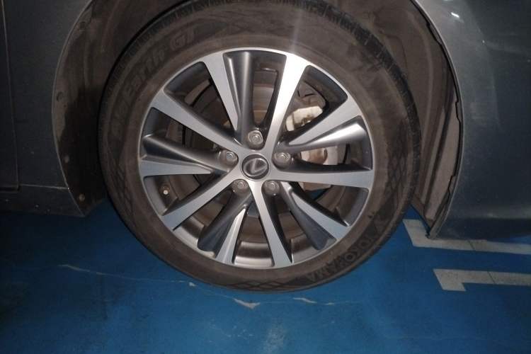 Used Lexus ES 2020 200 Luxury Edition Right Front Wheel Hub
