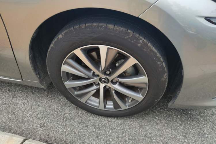 Used Lexus ES 2020 200 Excellence Edition Right Front Wheel Hub