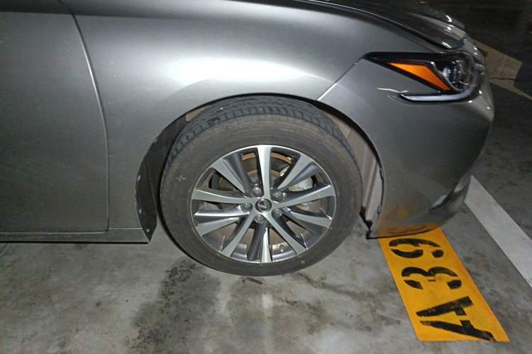 Used Lexus ES 2020 200 Excellence Edition Right Front Wheel Hub