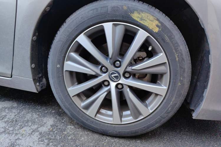 Used Lexus ES 2020 260 Excellence Edition Right Front Wheel Hub