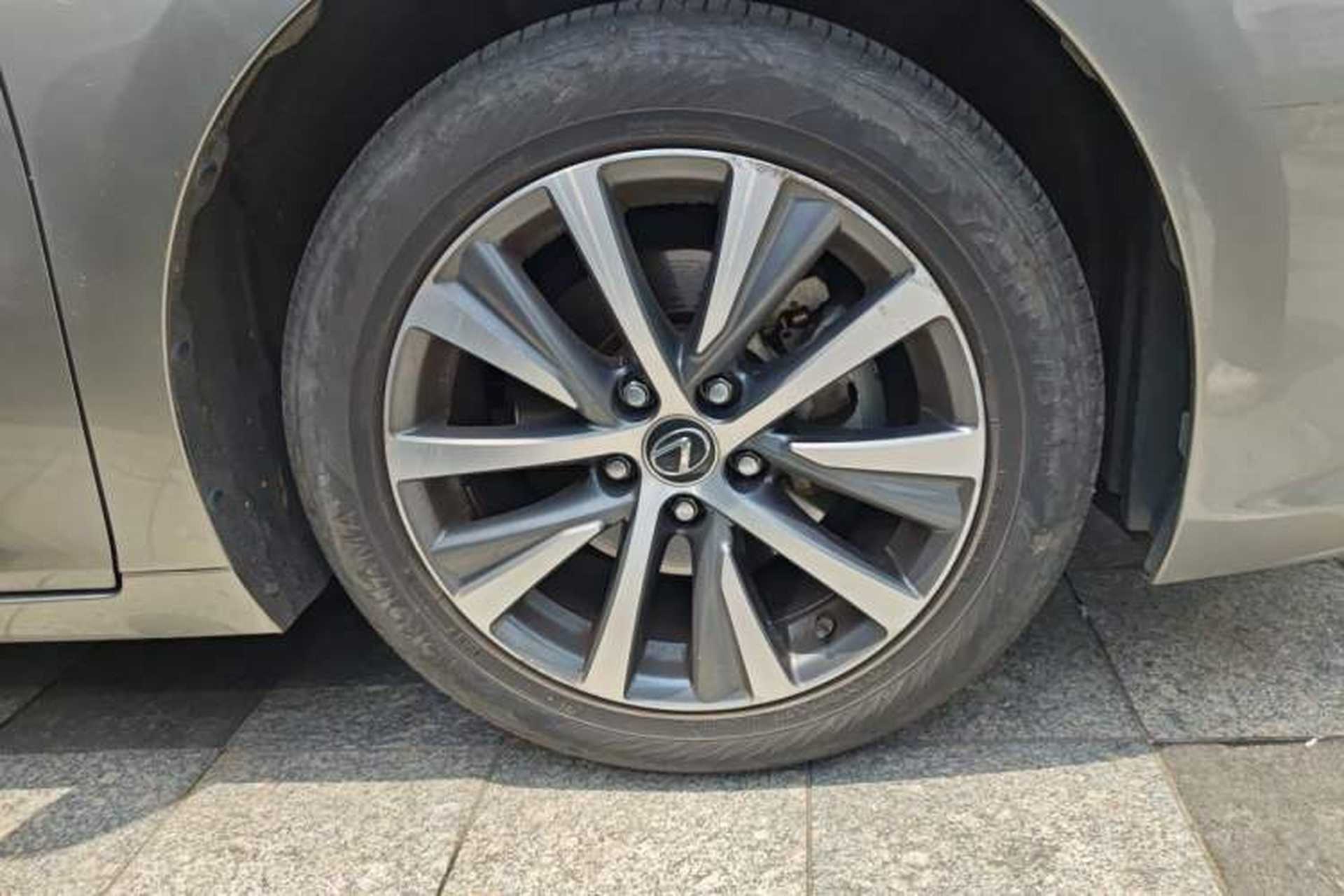 Used Lexus ES 2020 200 Excellence Edition Right Front Wheel Hub