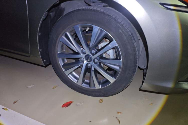 Used Lexus ES 2020 300h Premier Edition Right Front Wheel Hub