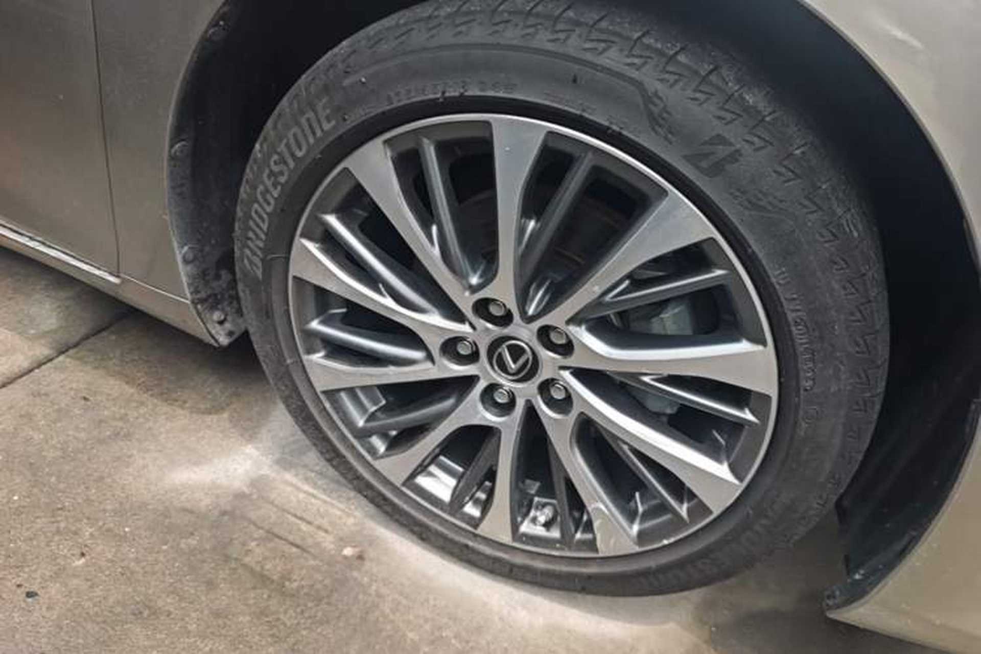 Used Lexus ES 2020 300h Deluxe Edition Right Front Wheel Hub