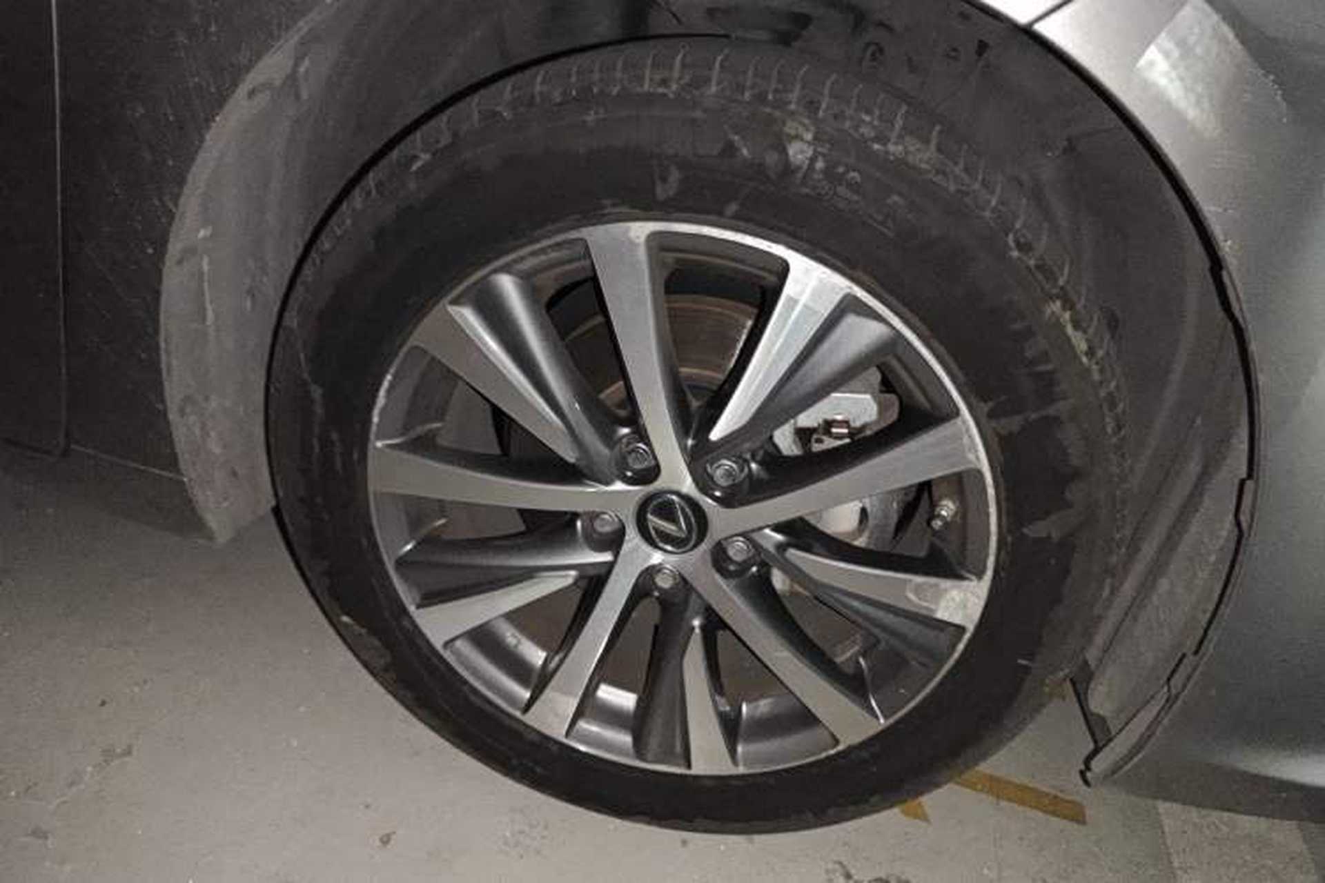 Used Lexus ES 2020 200 Luxury Edition Right Front Wheel Hub