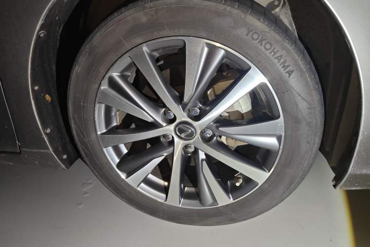 Used Lexus ES 2020 200 Excellence Edition Right Front Wheel Hub