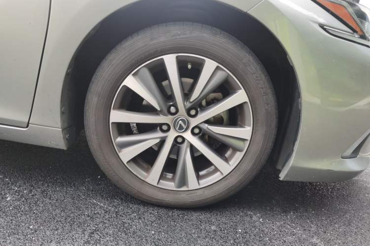 Used Lexus ES 2020 200 Excellence Edition Right Front Wheel Hub