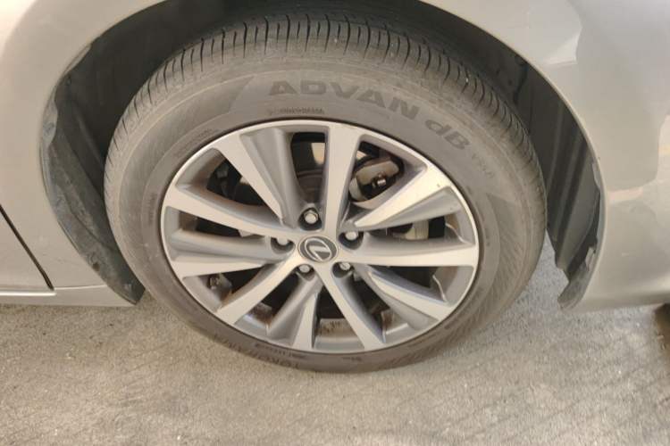 Used Lexus ES 2020 200 Excellence Edition Right Front Wheel Hub