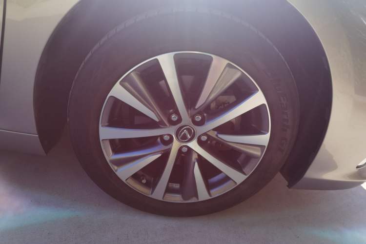 Used Lexus ES 2020 200 Excellence Edition Right Front Wheel Hub