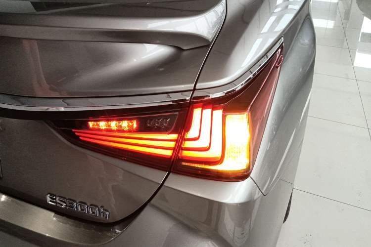 Used Lexus ES 2020 300h Premier Edition Right Rear Taillight
