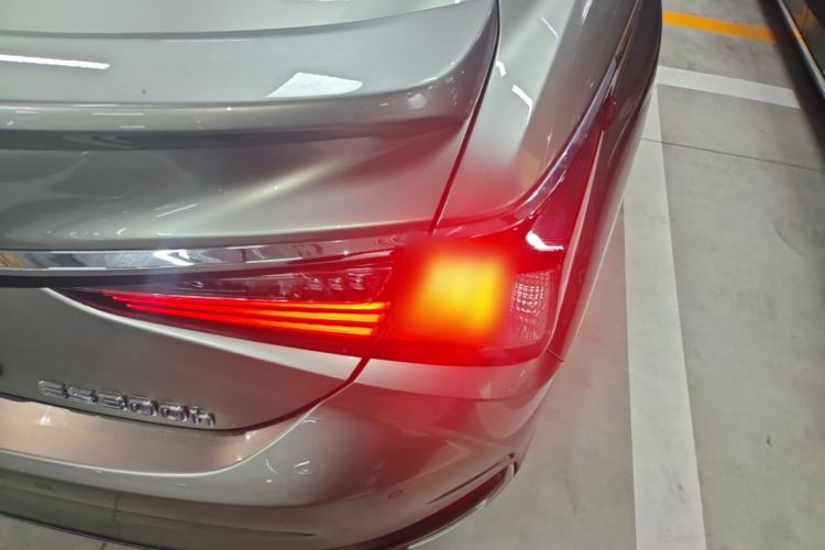 Used Lexus ES 2020 300h Premier Edition Right Rear Taillight