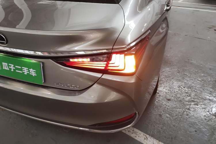 Used Lexus ES 2020 200 Excellence Edition Right Rear Taillight