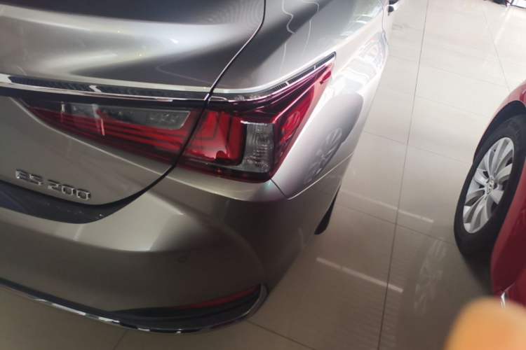 Used Lexus ES 2020 200 Excellence Edition Right Rear Taillight