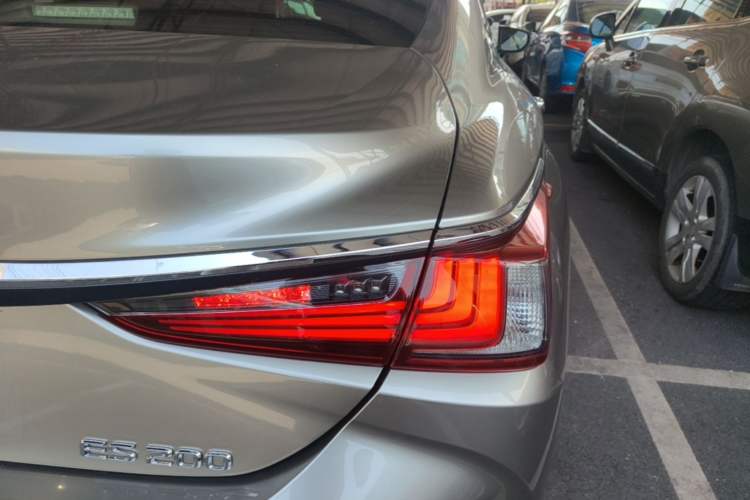 Used Lexus ES 2020 200 Excellence Edition Right Rear Taillight