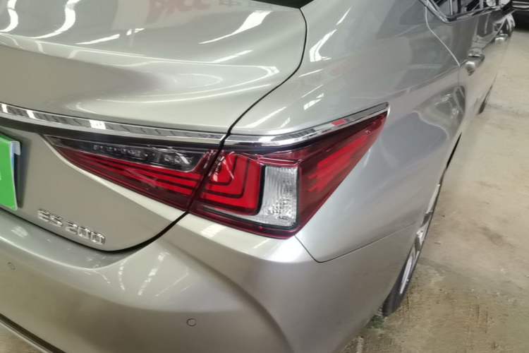 Used Lexus ES 2020 200 Excellence Edition Right Rear Taillight