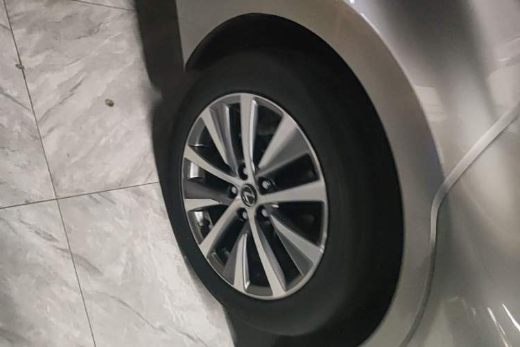 Used Lexus ES 2020 300h Premier Edition Right Rear Wheel Hub