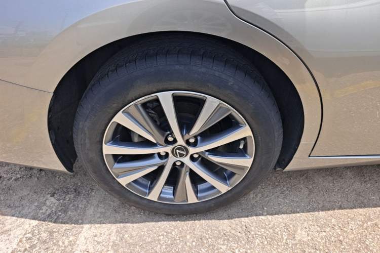 Used Lexus ES 2020 200 Excellence Edition Right Rear Wheel Hub