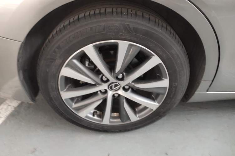 Used Lexus ES 2020 200 Excellence Edition Right Rear Wheel Hub