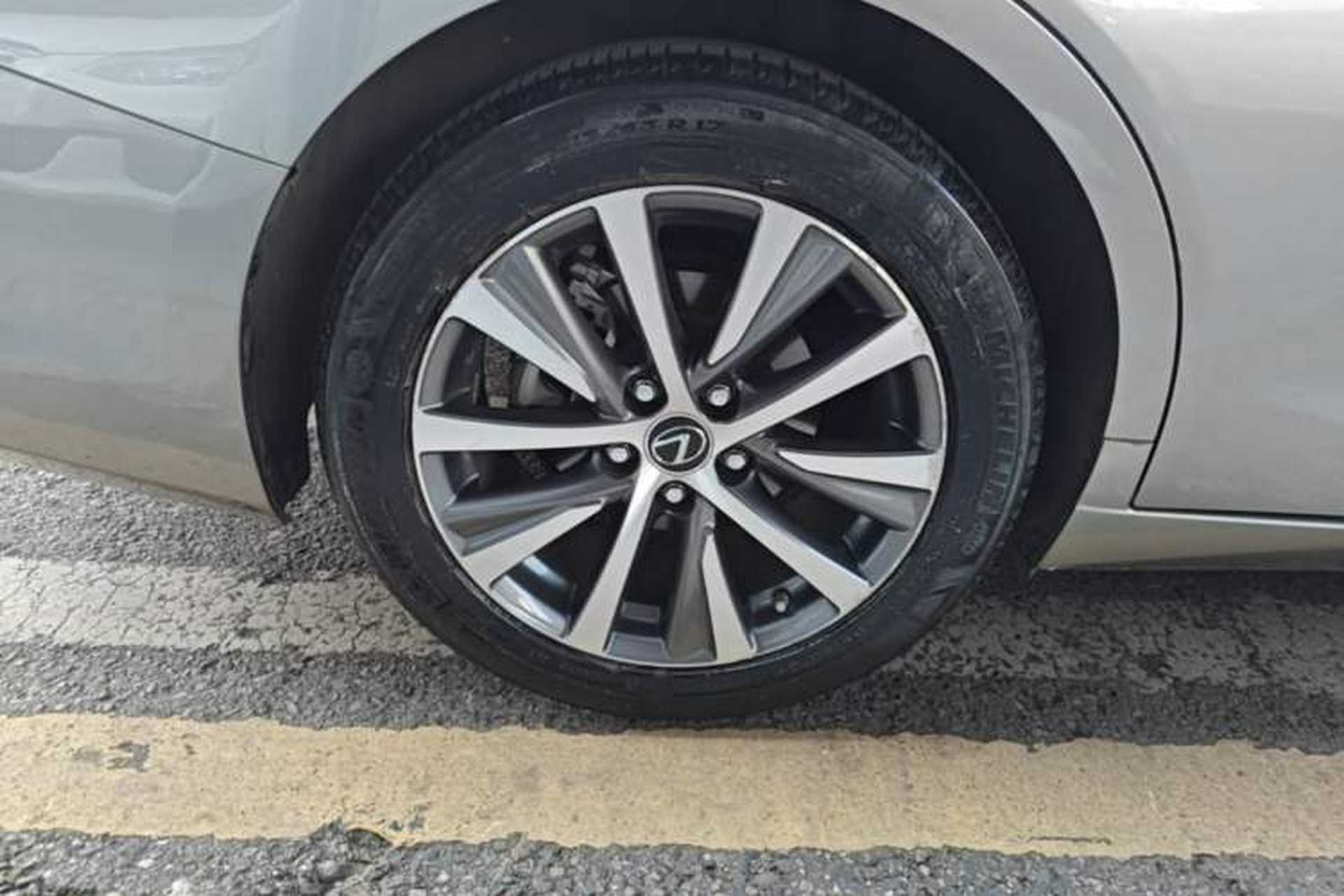 Used Lexus ES 2020 300h Premier Edition Right Rear Wheel Hub