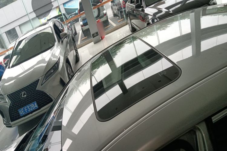 Used Lexus ES 2020 300h Premier Edition Roof