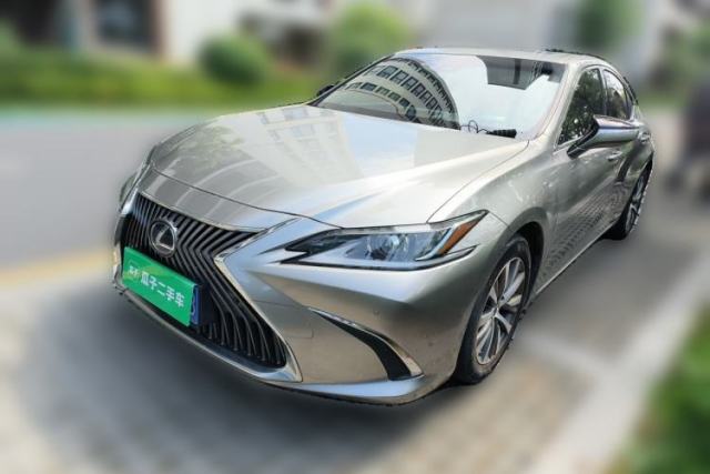 Used Lexus ES 2020 300h Premier Edition