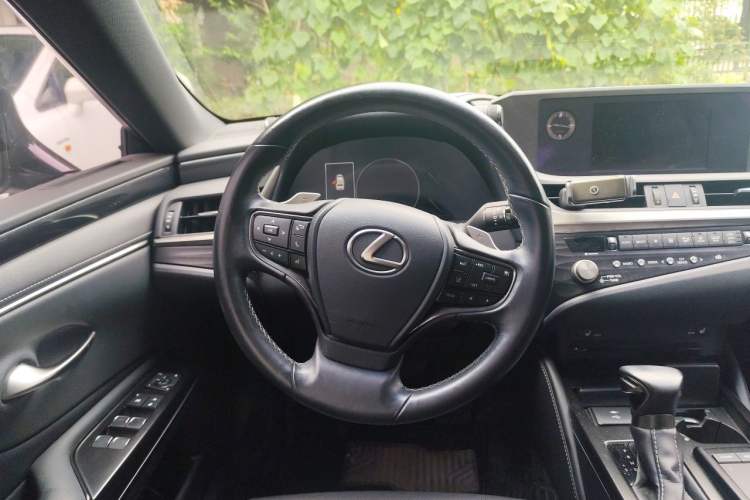 Used Lexus ES 2020 300h Premier Edition Steering Wheel