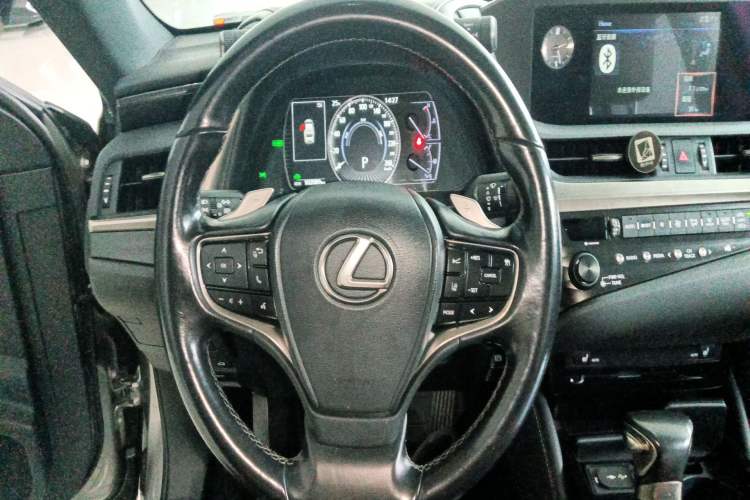 Used Lexus ES 2020 300h Premier Edition Steering Wheel