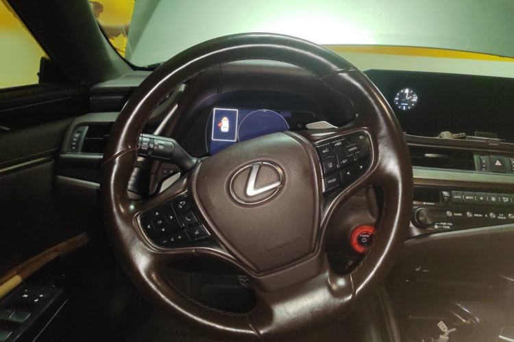 Used Lexus ES 2020 300h Premier Edition Steering Wheel