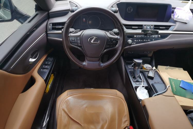 Used Lexus ES 2020 300h Deluxe Edition Steering Wheel