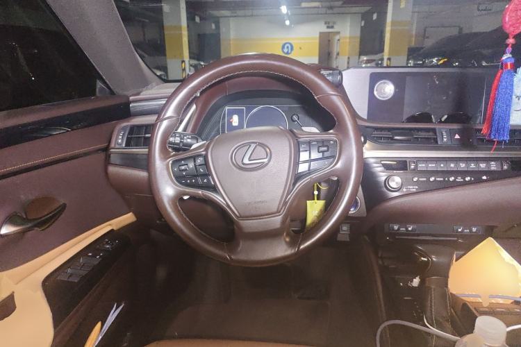 Used Lexus ES 2020 300h Deluxe Edition Steering Wheel
