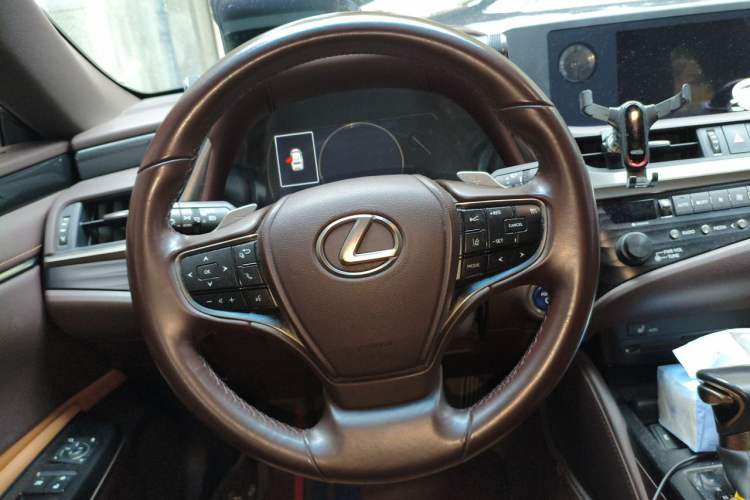 Used Lexus ES 2020 300h Premier Edition Steering Wheel