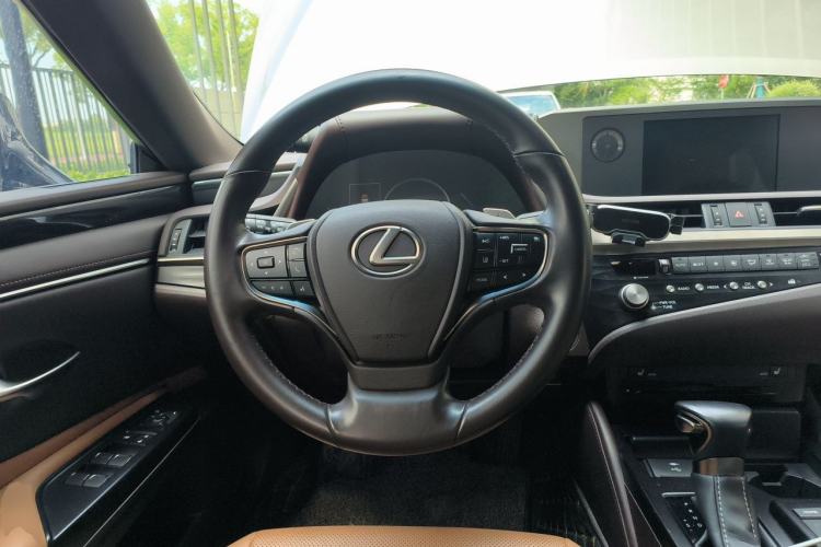 Used Lexus ES 2020 300h Premier Edition Steering Wheel