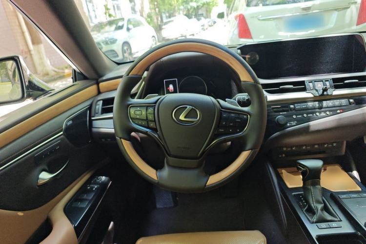 Used Lexus ES 2020 300h Executive Edition Steering Wheel