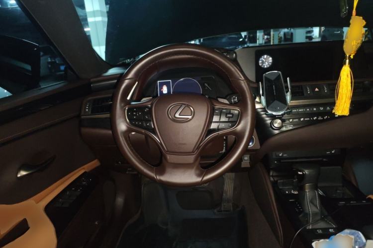 Used Lexus ES 2020 300h Premier Edition Steering Wheel