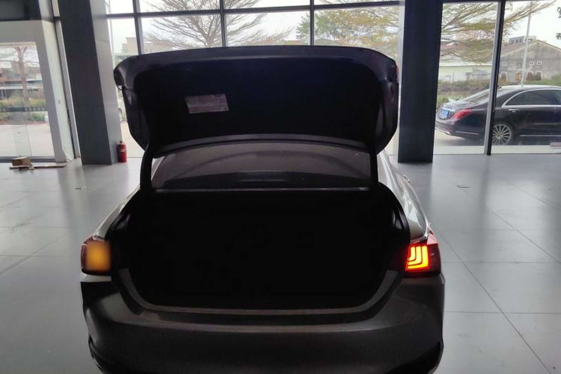 Used Lexus ES 2020 300h Executive Edition Trunk