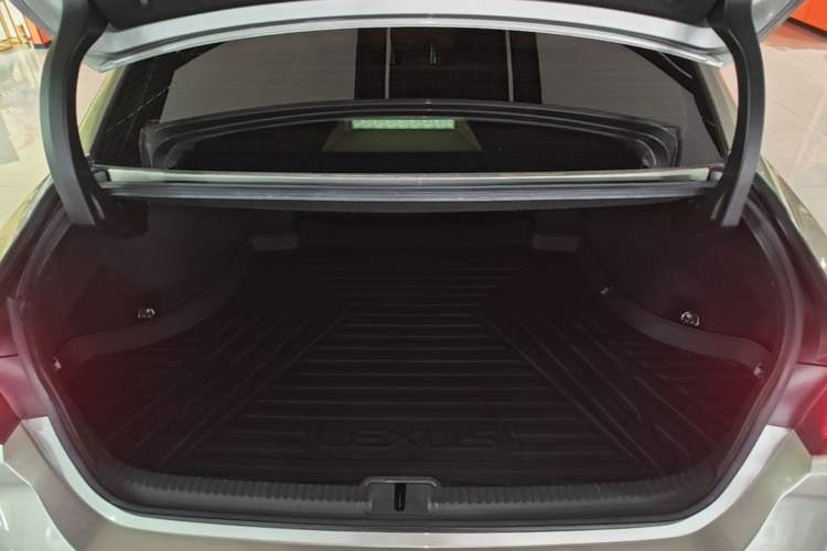 Used Lexus ES 2020 200 Excellence Edition Trunk