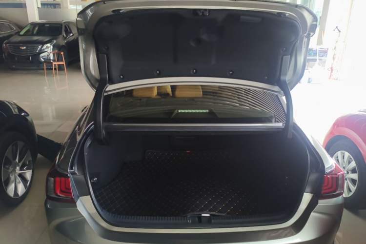 Used Lexus ES 2020 200 Excellence Edition Trunk