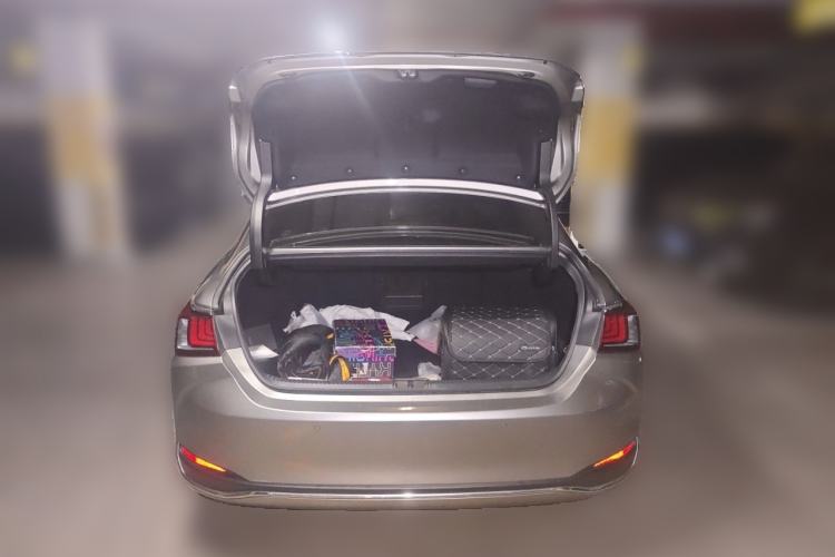 Used Lexus ES 2020 300h Deluxe Edition Trunk