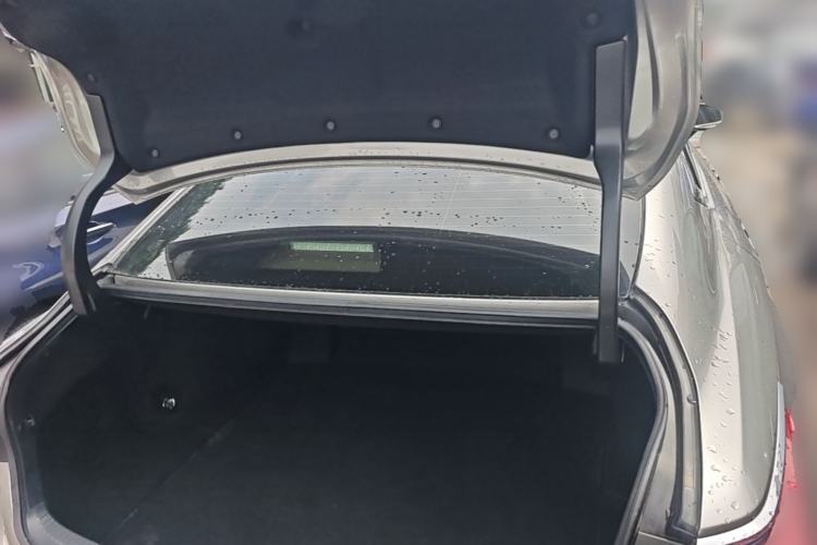 Used Lexus ES 2020 300h Deluxe Edition Trunk