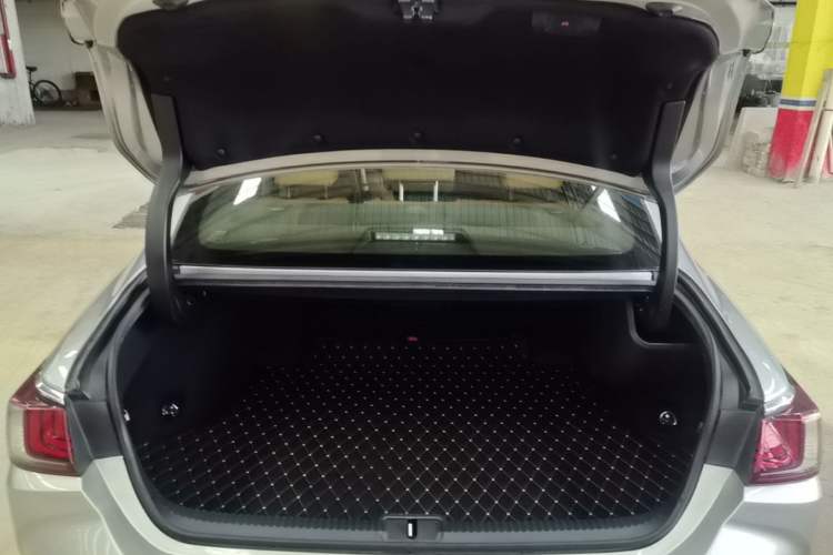 Used Lexus ES 2020 200 Excellence Edition Trunk