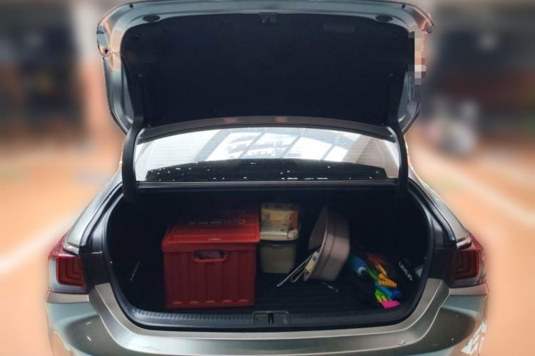 Used Lexus ES 2020 300h Deluxe Edition Trunk