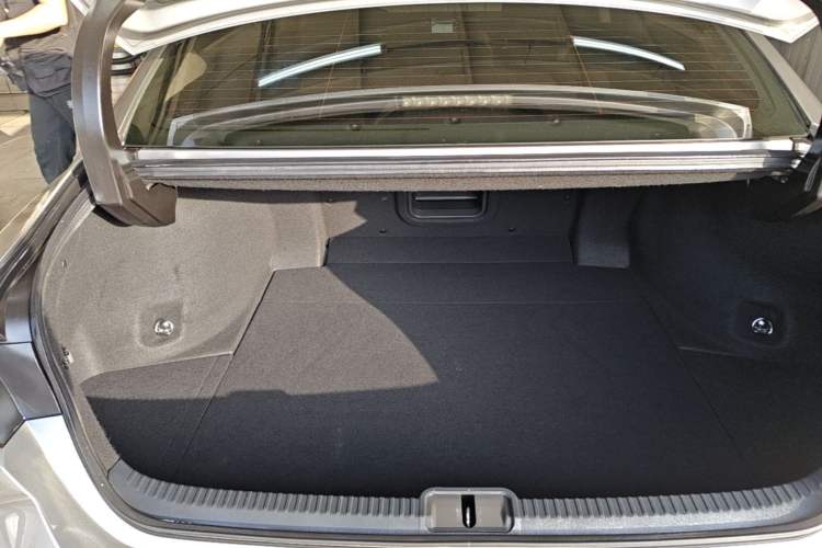 Used Lexus ES 2020 300h Premium Edition Trunk