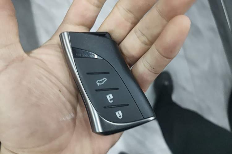 Used Lexus ES 2020 300h Premier Edition Vehicle Key