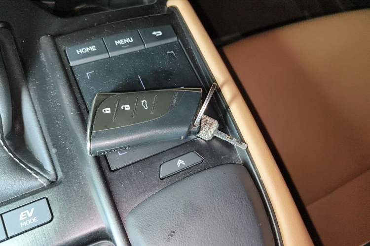 Used Lexus ES 2020 300h Premier Edition Vehicle Key